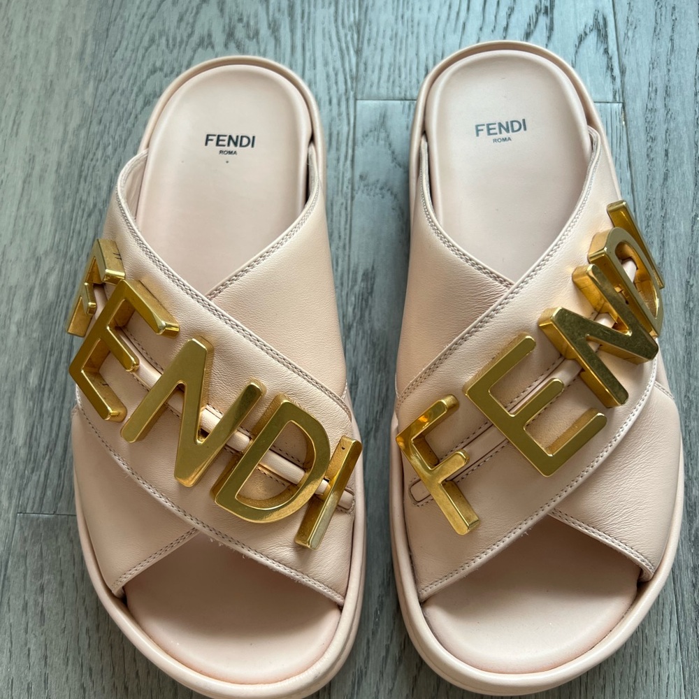 Fendi Fendigraphy leather blush pink mules